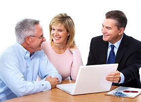 English-speaking Greek SEO oriented website designer, WordPress website templates designed by one of the Best SEOs in Greece. Photo of people gathered around a white laptop speaking about English or Greek SEO oriented website creations, website templates designed by one of the Best SEO Greece. They belong to an agency searching for SEO services, receiving SEO consultation. All SEO services in Greece are provided by the best Greek SEO experts.